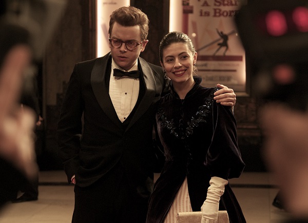 Dane DeHaan and Alessandra Mastronardi in Life