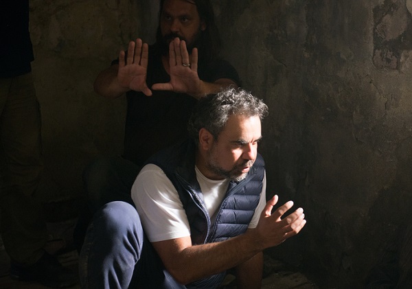 Wayne Blair (with cinematographer Warwick Thornton behind) on the set of Septembers Of Chiraz