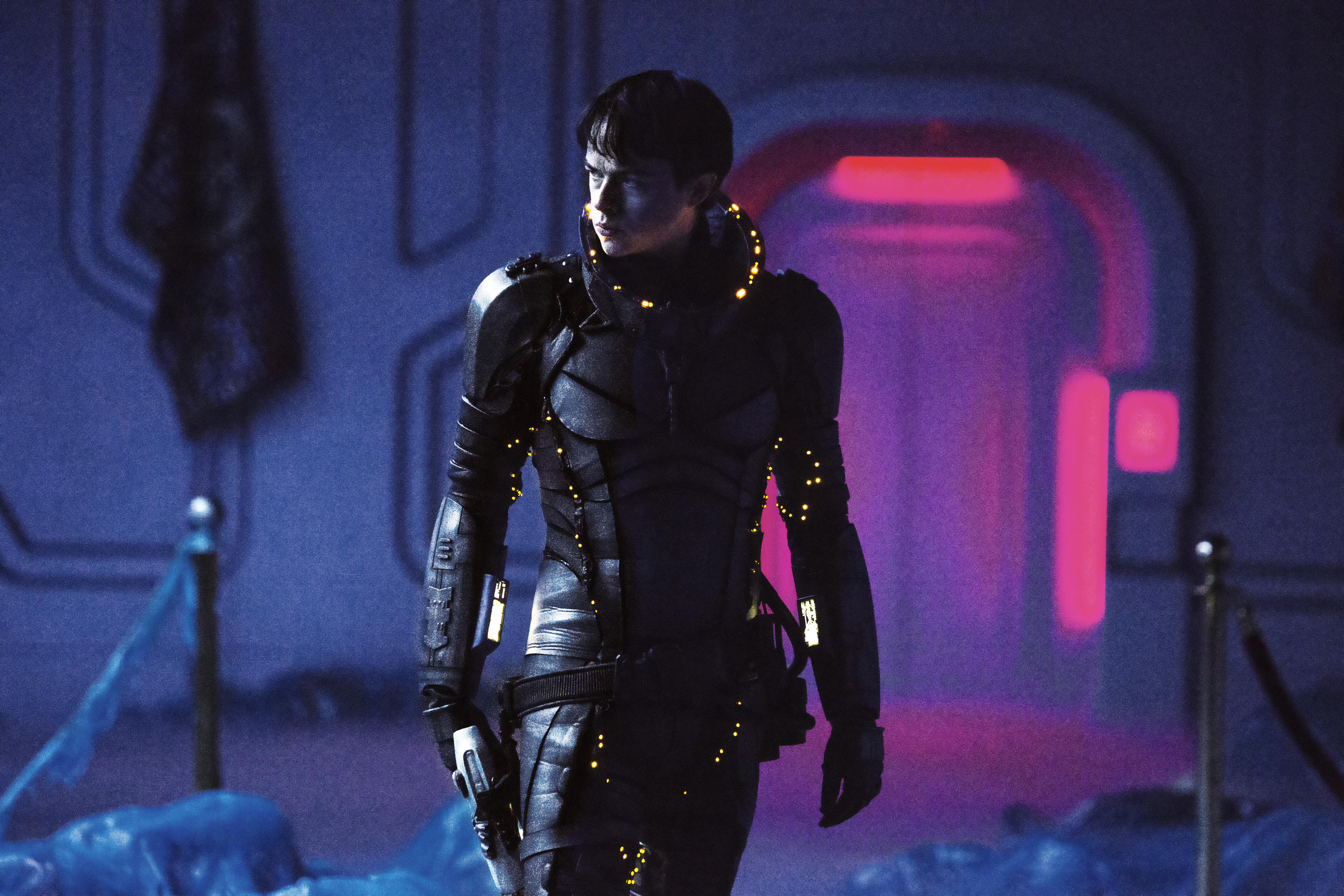 M8 Dane DeHaan stars in Luc Besson's VALERIAN AND THE CITY OF A THOUSAND PLANETS. PHOTO BY: Domitille Girard © 2016 VALERIAN SAS - TF1 FILMS PRODUCTION. ALL RIGHTS RESERVED