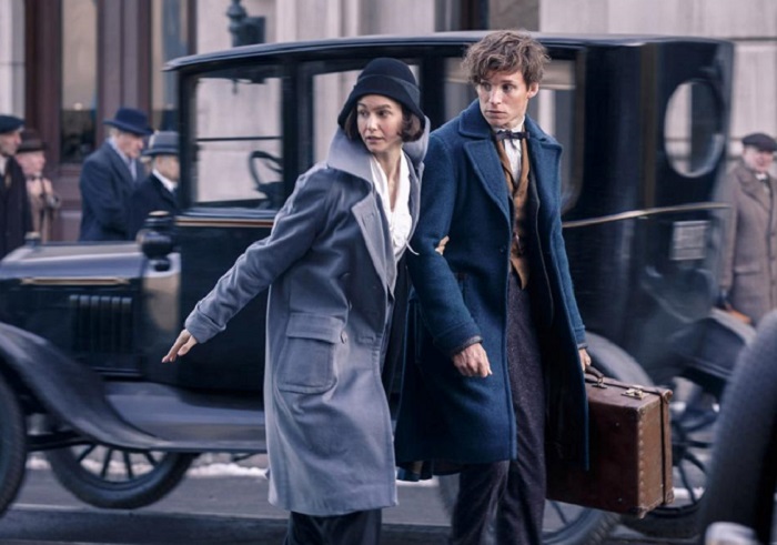 Katherine Waterston and Eddie Redmayne in Fantastic Beasts And Where To Find Them