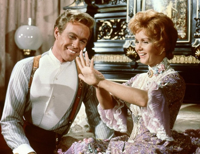 Debbie Reynolds with Harve Presnell in The Unsinkable Molly Brown